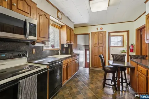 169 6th Street Clifton NJ 07011