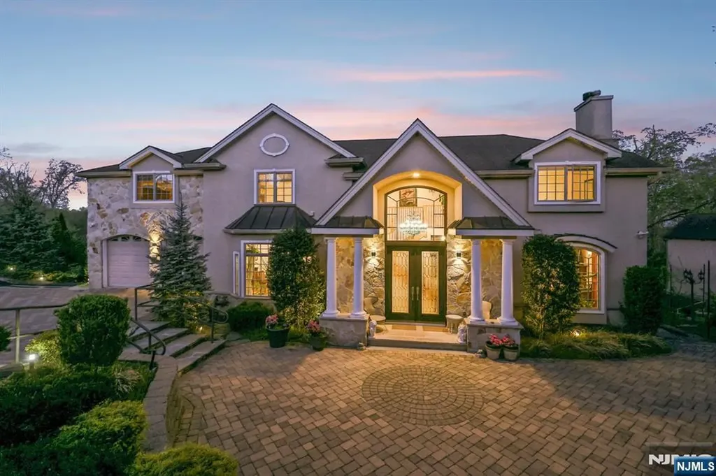 22 Anton Court Woodcliff Lake NJ 07677