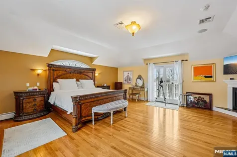 22 Anton Court Woodcliff Lake NJ 07677
