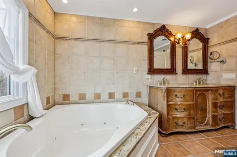 22 Anton Court Woodcliff Lake NJ 07677