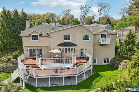 22 Anton Court Woodcliff Lake NJ 07677