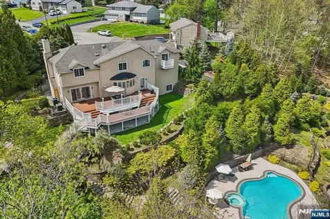 22 Anton Court Woodcliff Lake NJ 07677