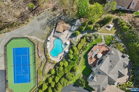 22 Anton Court Woodcliff Lake NJ 07677