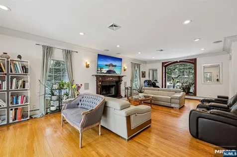 22 Anton Court Woodcliff Lake NJ 07677
