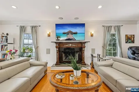 22 Anton Court Woodcliff Lake NJ 07677