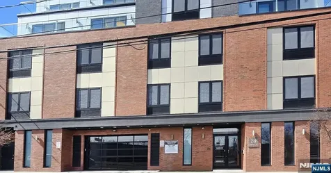 211 Baldwin Avenue Jersey City NJ 07306
