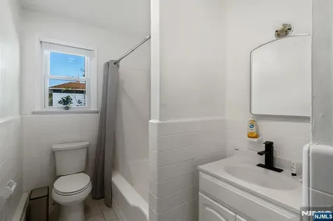 403 B Essex Hackensack NJ 07601