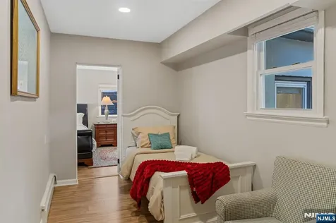 403 B Essex Hackensack NJ 07601