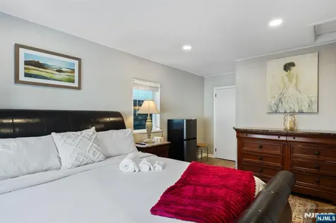 403 B Essex Hackensack NJ 07601