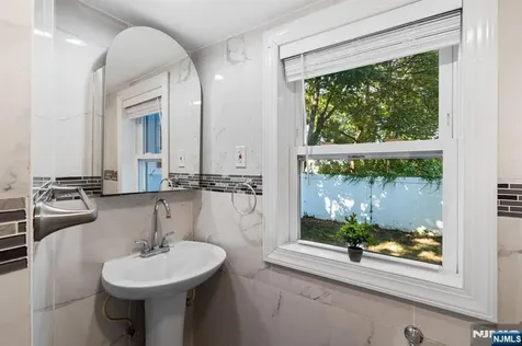 403 B Essex Hackensack NJ 07601