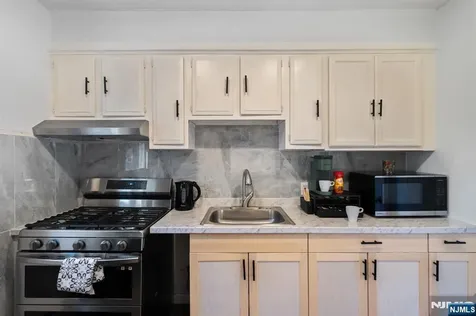 403 B Essex Hackensack NJ 07601