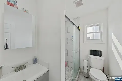 194 Astor Street Newark NJ 07114