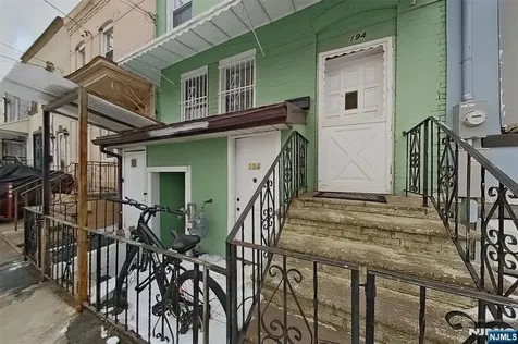 194 Astor Street Newark NJ 07114