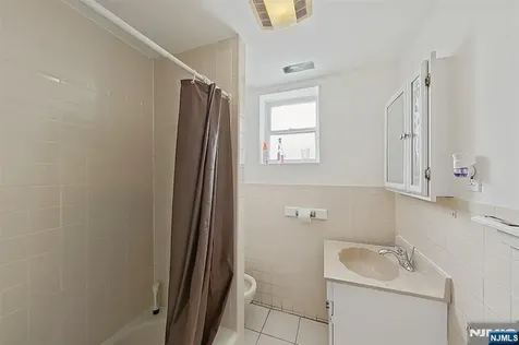 194 Astor Street Newark NJ 07114