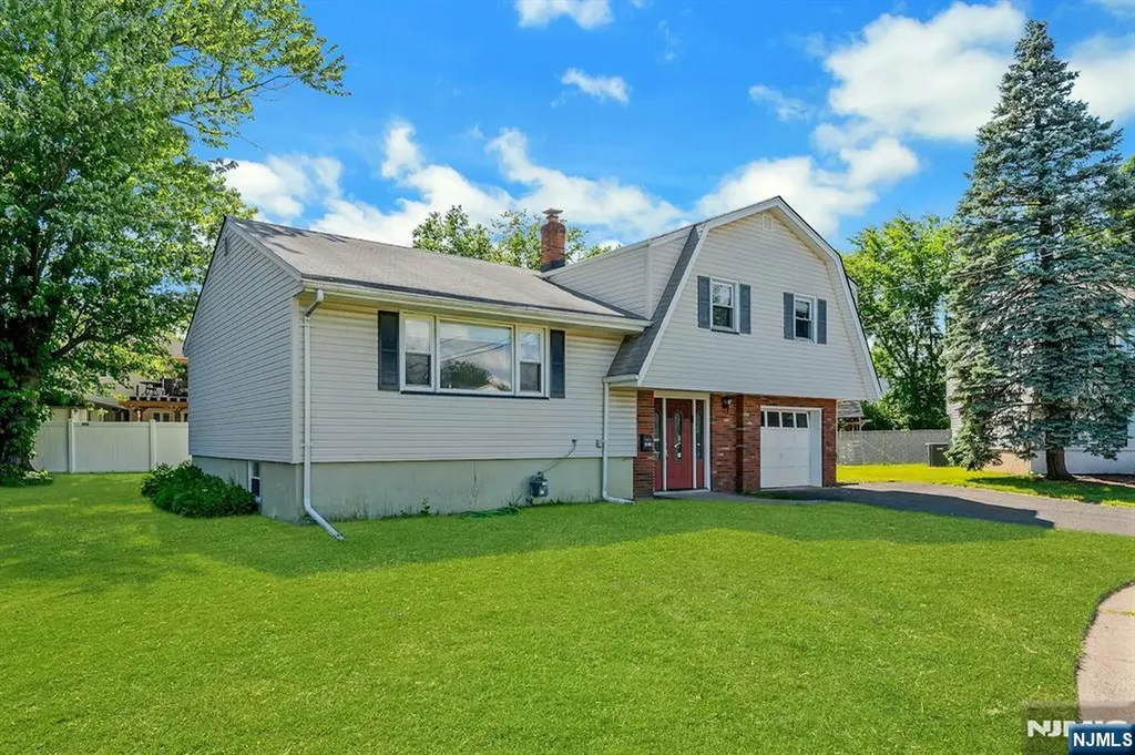 18-00 Scialla Court Fair Lawn NJ 07410