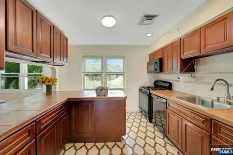 18-00 Scialla Court Fair Lawn NJ 07410