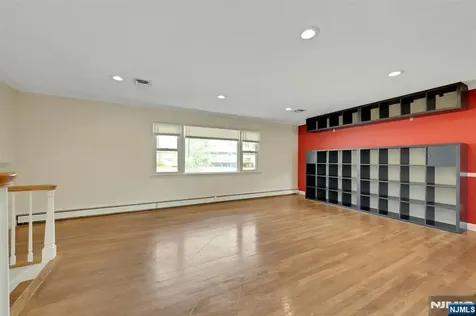 18-00 Scialla Court Fair Lawn NJ 07410