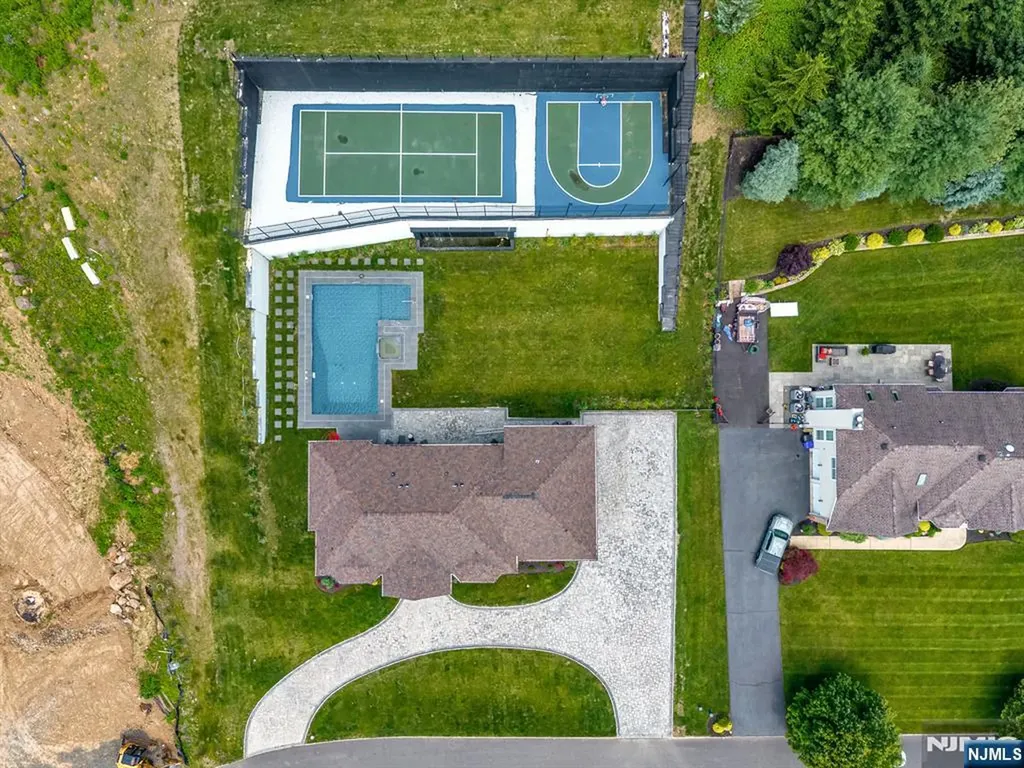 125 Hamilton Trail Totowa NJ 07512