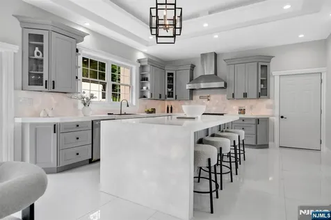 125 Hamilton Trail Totowa NJ 07512