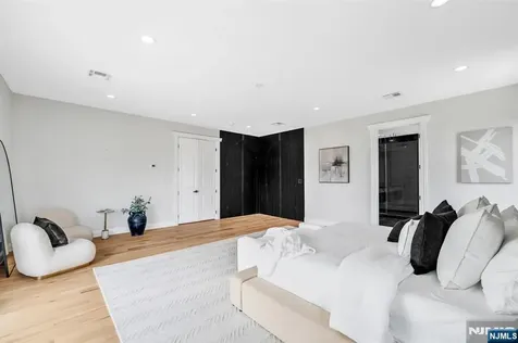 125 Hamilton Trail Totowa NJ 07512