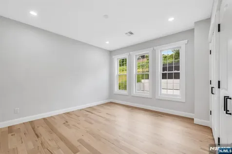 125 Hamilton Trail Totowa NJ 07512