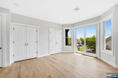 125 Hamilton Trail Totowa NJ 07512