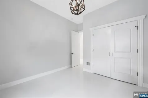 125 Hamilton Trail Totowa NJ 07512