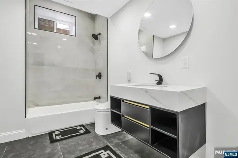 125 Hamilton Trail Totowa NJ 07512
