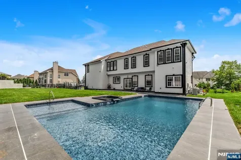 125 Hamilton Trail Totowa NJ 07512