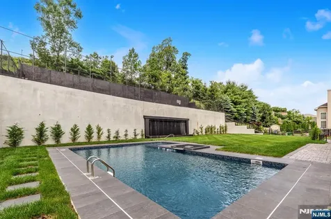 125 Hamilton Trail Totowa NJ 07512