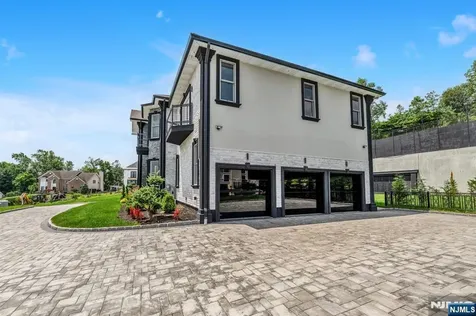 125 Hamilton Trail Totowa NJ 07512