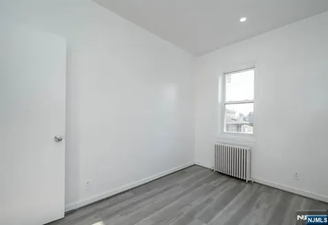 49 River Street Lodi NJ 07644