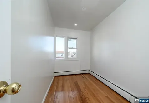 49 River Street Lodi NJ 07644