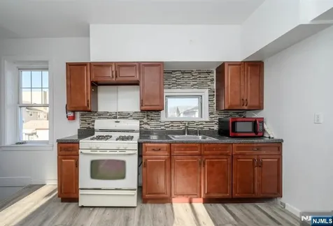 49 River Street Lodi NJ 07644