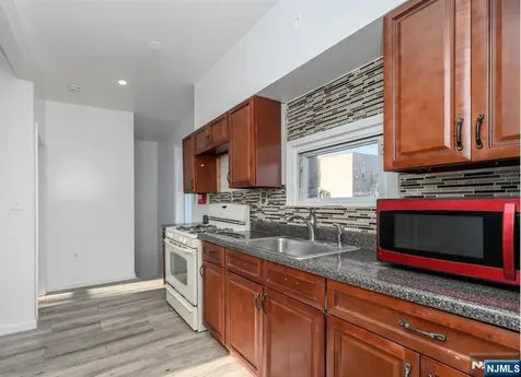 49 River Street Lodi NJ 07644