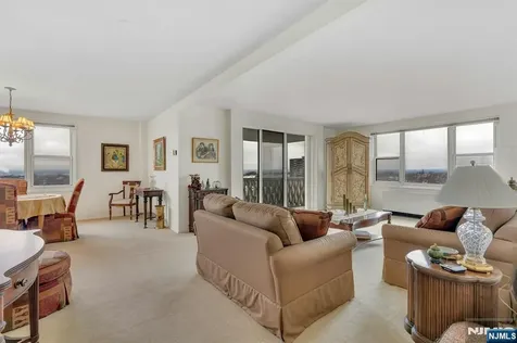 2000 Linwood Avenue Fort Lee NJ 07024