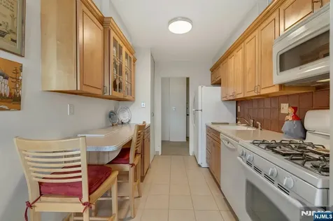 2000 Linwood Avenue Fort Lee NJ 07024