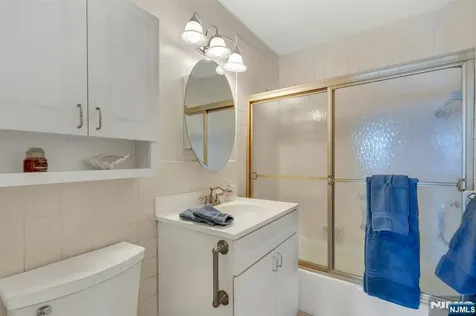 2000 Linwood Avenue Fort Lee NJ 07024