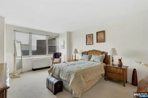 2000 Linwood Avenue Fort Lee NJ 07024