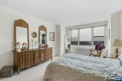 2000 Linwood Avenue Fort Lee NJ 07024