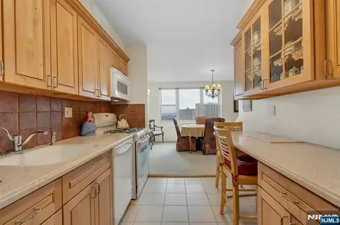 2000 Linwood Avenue Fort Lee NJ 07024