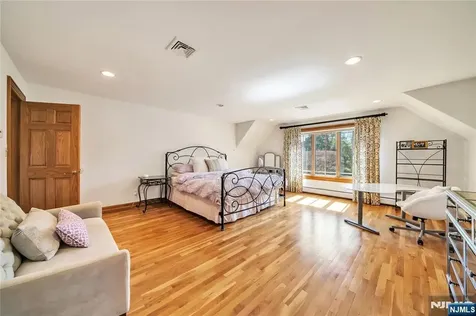 837 Apple Ridge Road Franklin Lakes NJ 07417