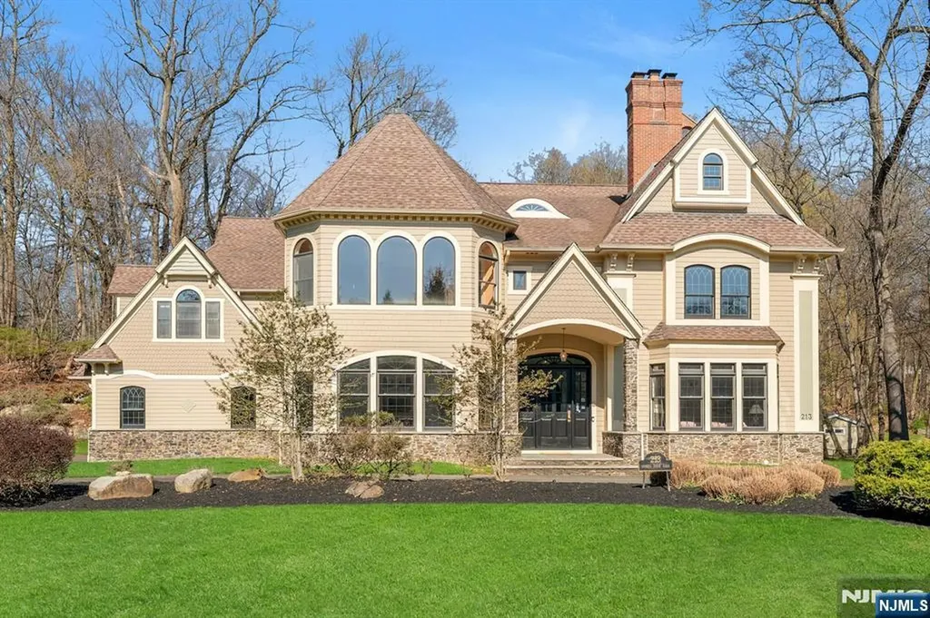 213 Stokes Farm Road Franklin Lakes NJ 07417