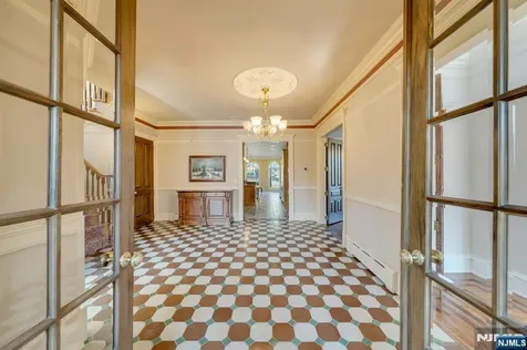 213 Stokes Farm Road Franklin Lakes NJ 07417