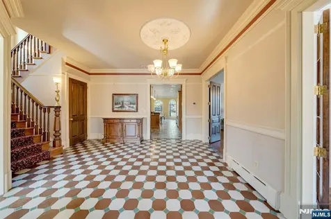 213 Stokes Farm Road Franklin Lakes NJ 07417