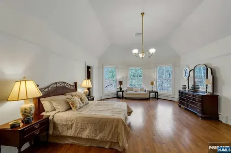 213 Stokes Farm Road Franklin Lakes NJ 07417