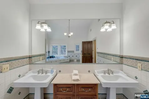 213 Stokes Farm Road Franklin Lakes NJ 07417