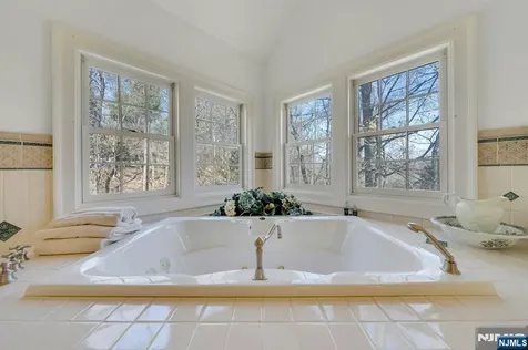 213 Stokes Farm Road Franklin Lakes NJ 07417