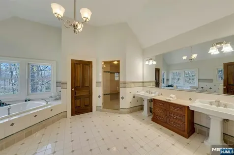 213 Stokes Farm Road Franklin Lakes NJ 07417