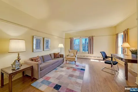 213 Stokes Farm Road Franklin Lakes NJ 07417